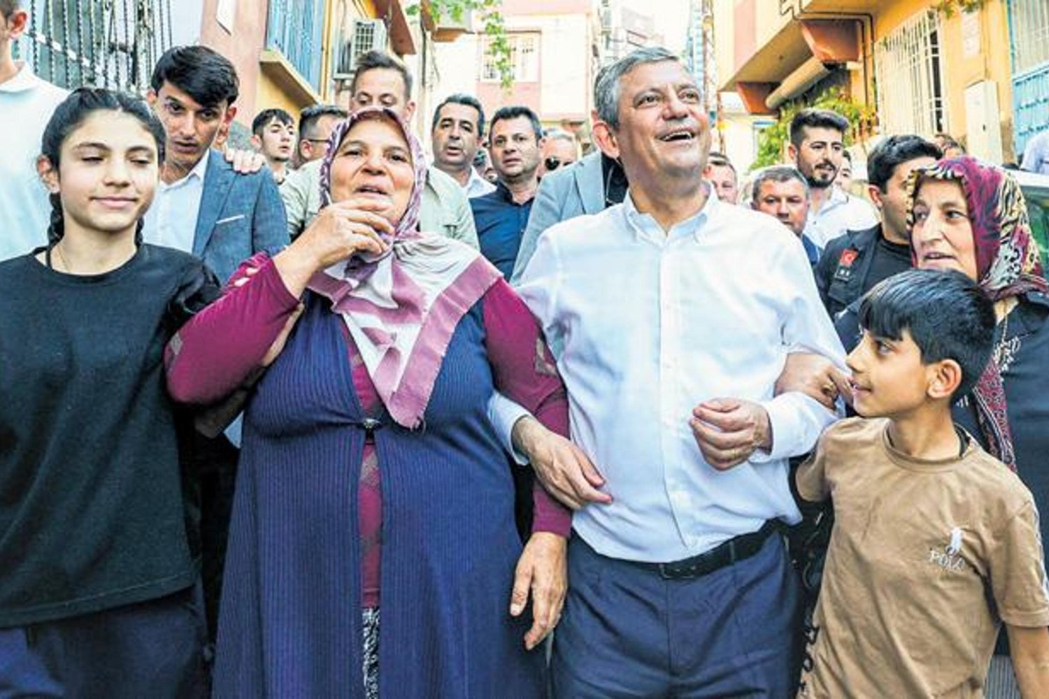 Erdoğan'dan CHP ve İç İçe Geçmiş Otoriter Planlar: Hukuksuz İşgal ve Kurultay Riski